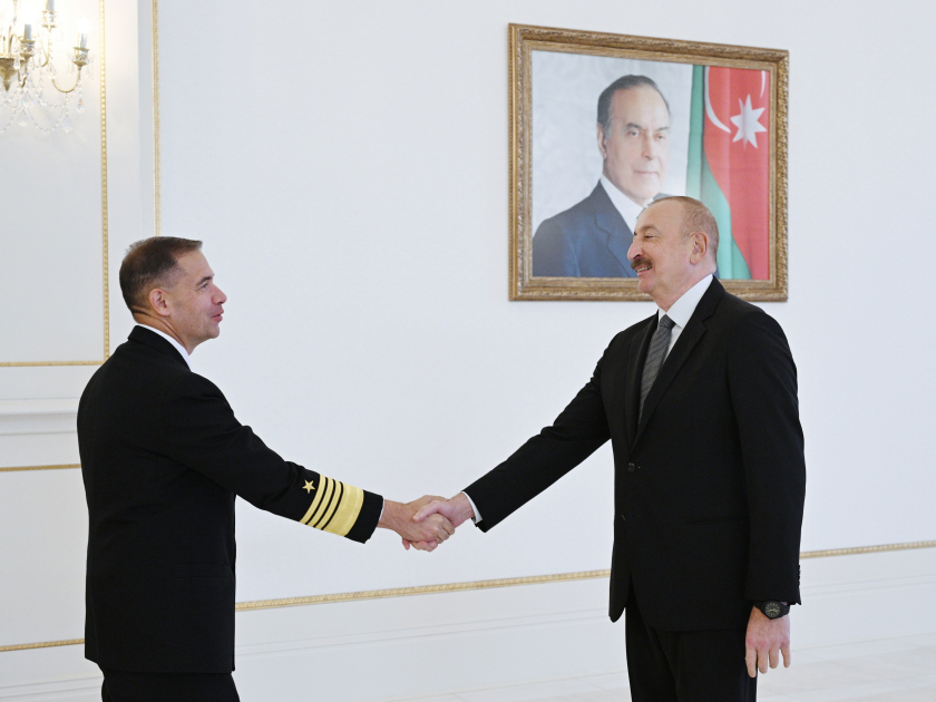 İlham Əliyev ABŞ Mərkəzi Komandanlığının komandanını qəbul edib - Şəkil 1