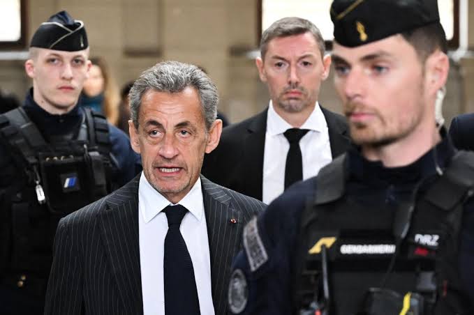 KİV: Sarkozi cəzasını təcridxanada çəkəcək