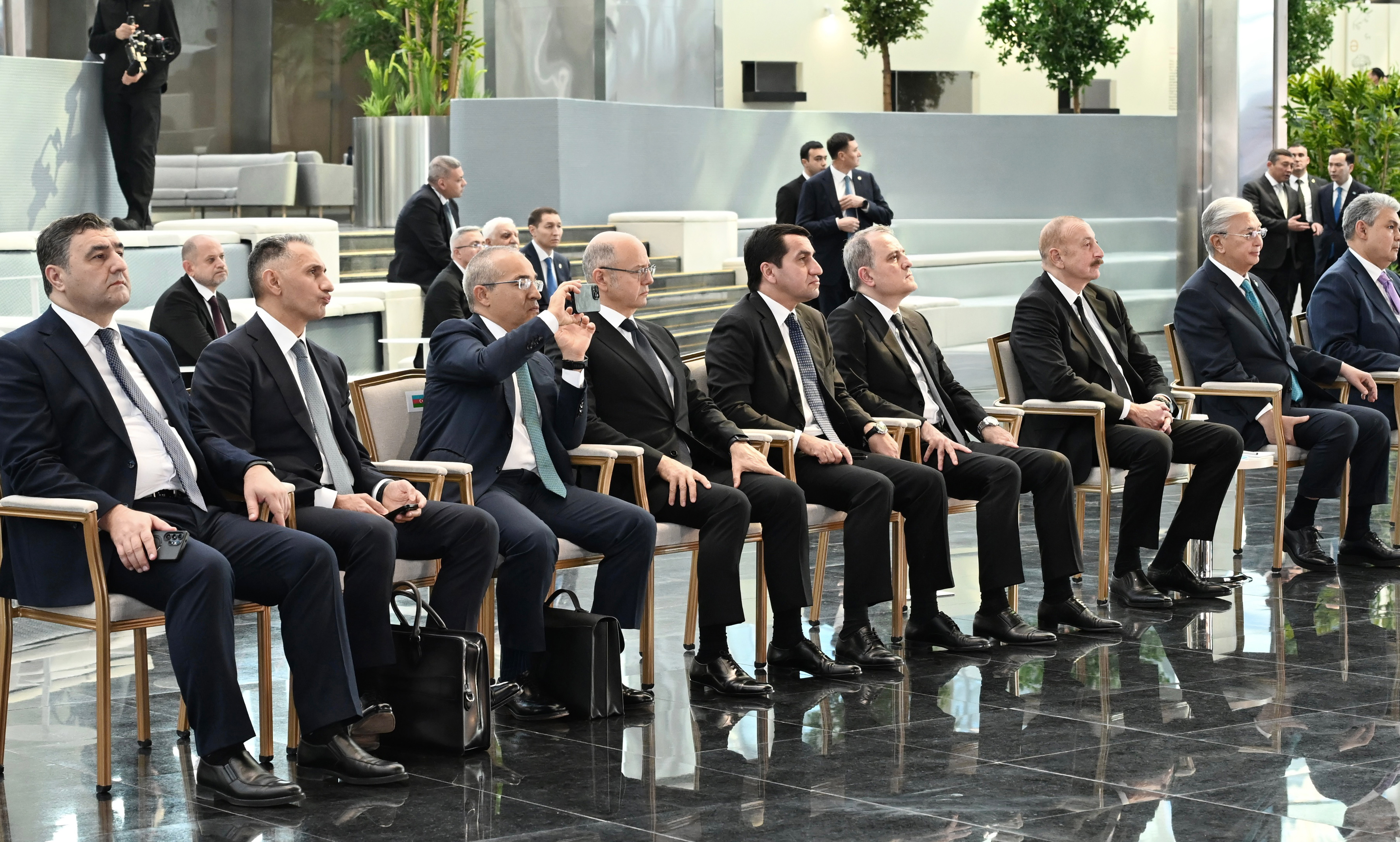 İlham Əliyev və Tokayev Astanada “Alem.ai” Beynəlxalq Süni İntellekt Mərkəzində olublar - Şəkil 13