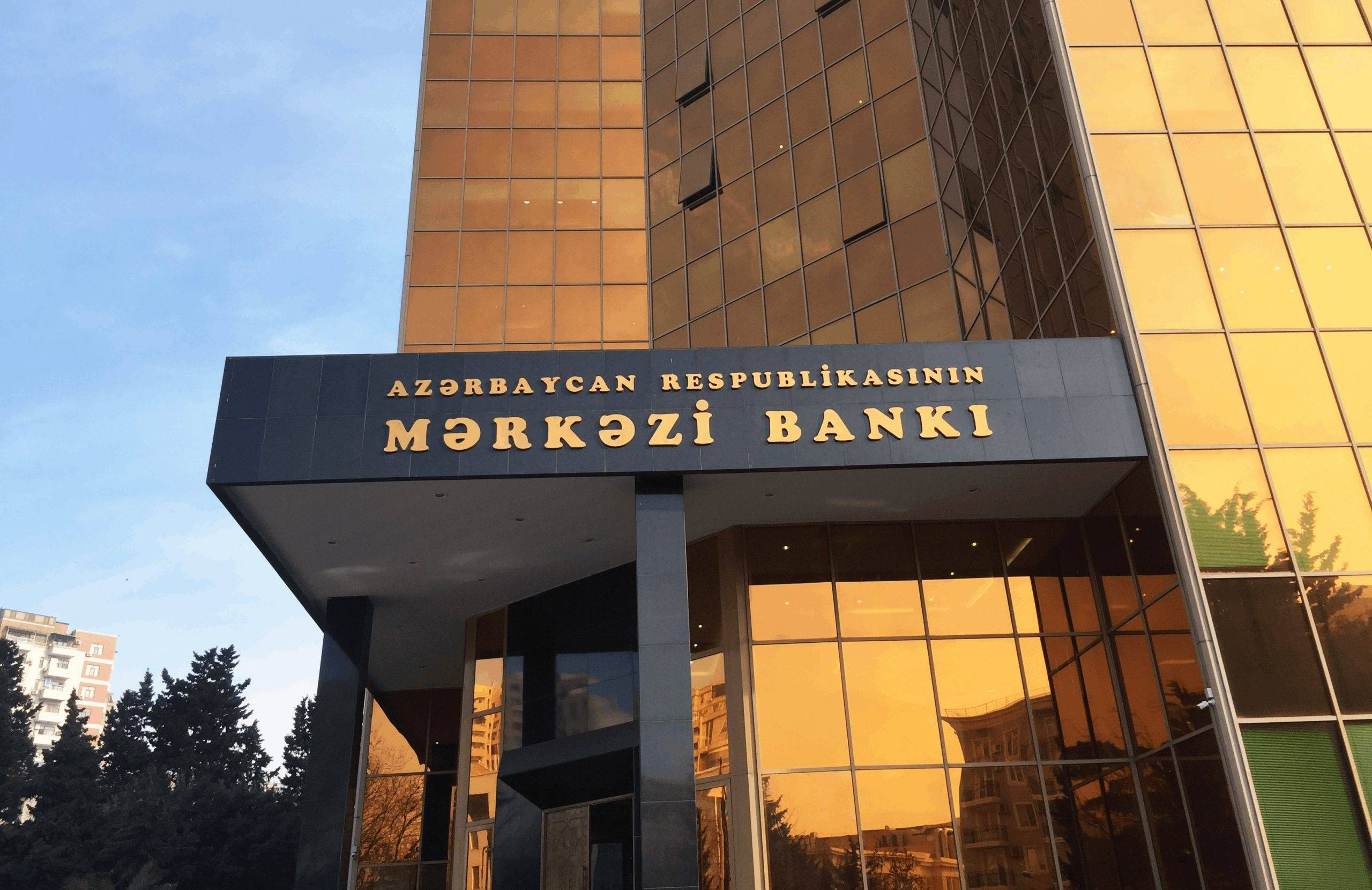 AMB uçot dərəcəsini sabit saxlayıb