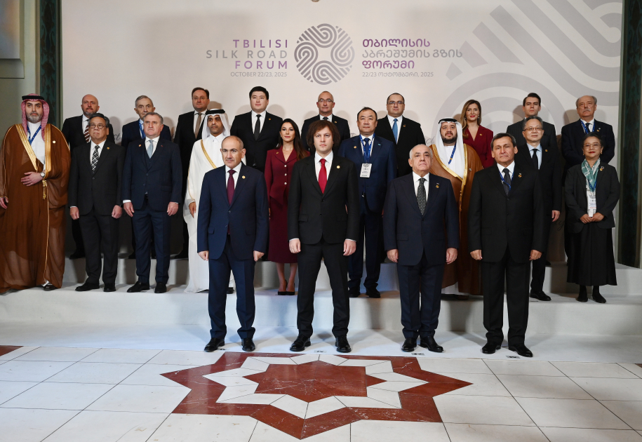 Əli Əsədov 5-ci Tbilisi İpək Yolu Forumunun açılış mərasimində iştirak edib - Şəkil 1
