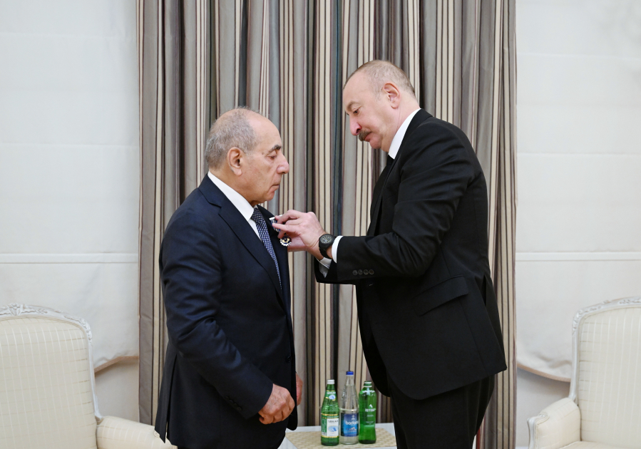 Prezident İlham Əliyev Yaqub Eyyubova “İstiqlal” ordenini təqdim edib - YENİLƏNİB