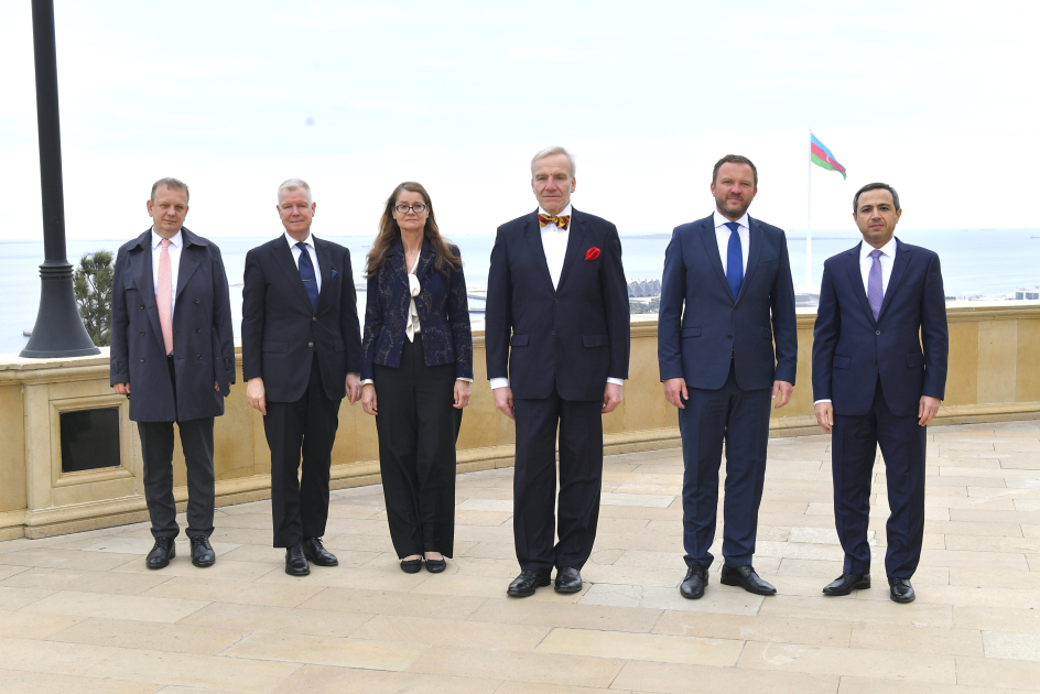 Estoniyanın xarici işlər naziri Bakıda şəhidlərin xatirəsini anıb - Şəkil 6