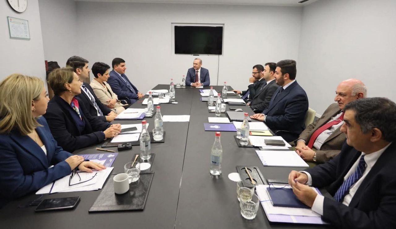 Armen Qriqoryan İrəvanda Azərbaycan və Ermənistan vətəndaş cəmiyyəti nümayəndələri ilə görüşüb