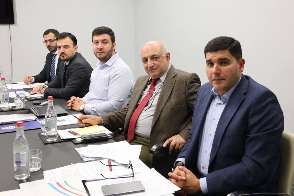 Armen Qriqoryan İrəvanda Azərbaycan və Ermənistan vətəndaş cəmiyyəti nümayəndələri ilə görüşüb - Şəkil 2