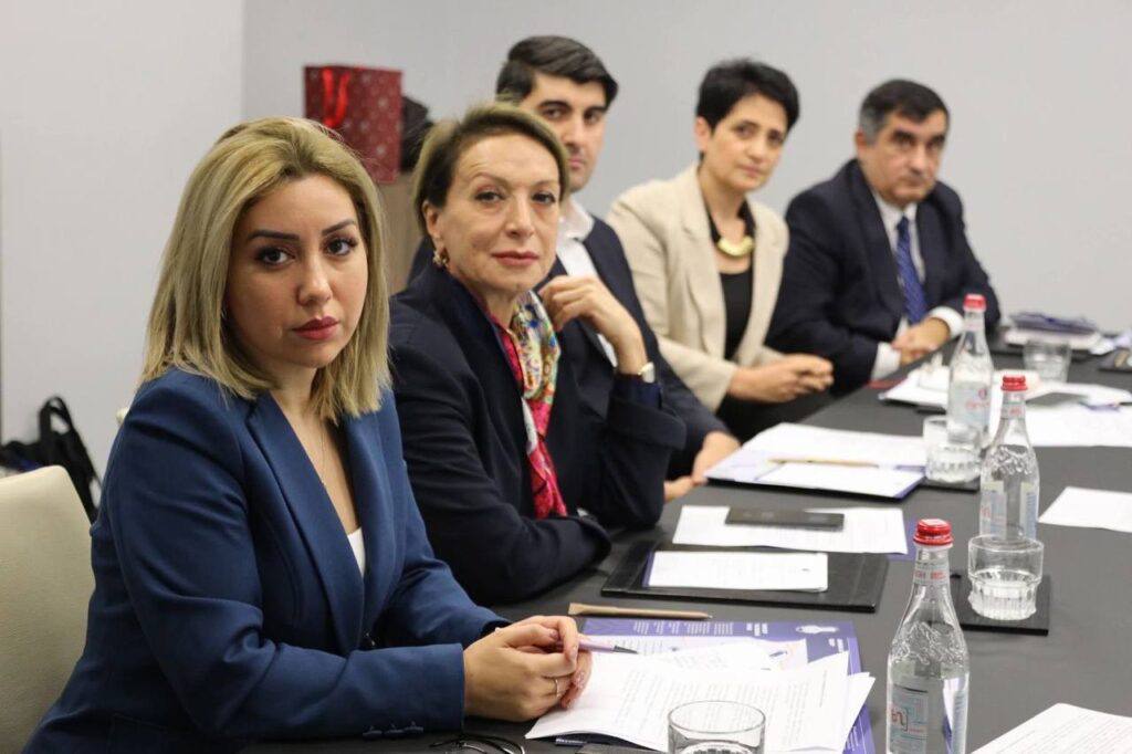 Armen Qriqoryan İrəvanda Azərbaycan və Ermənistan vətəndaş cəmiyyəti nümayəndələri ilə görüşüb - Şəkil 3