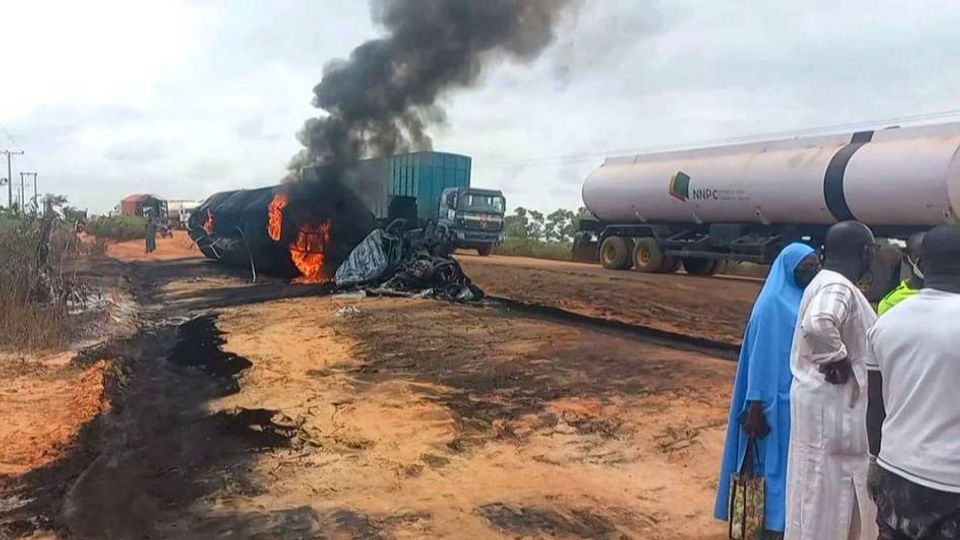 Nigeriyada yanacaq tankerinin partlaması nəticəsində 35 nəfər ölüb
