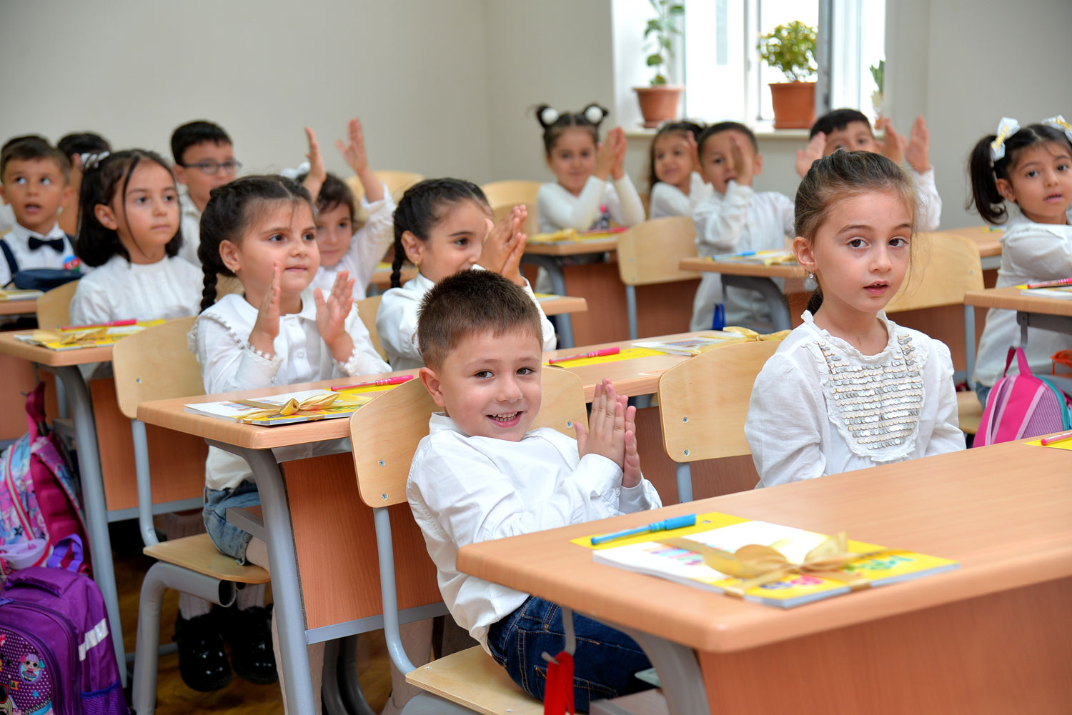 Məktəbdə xarici dil öyrənirik, amma danışa bilmirik – səbəb nədir?