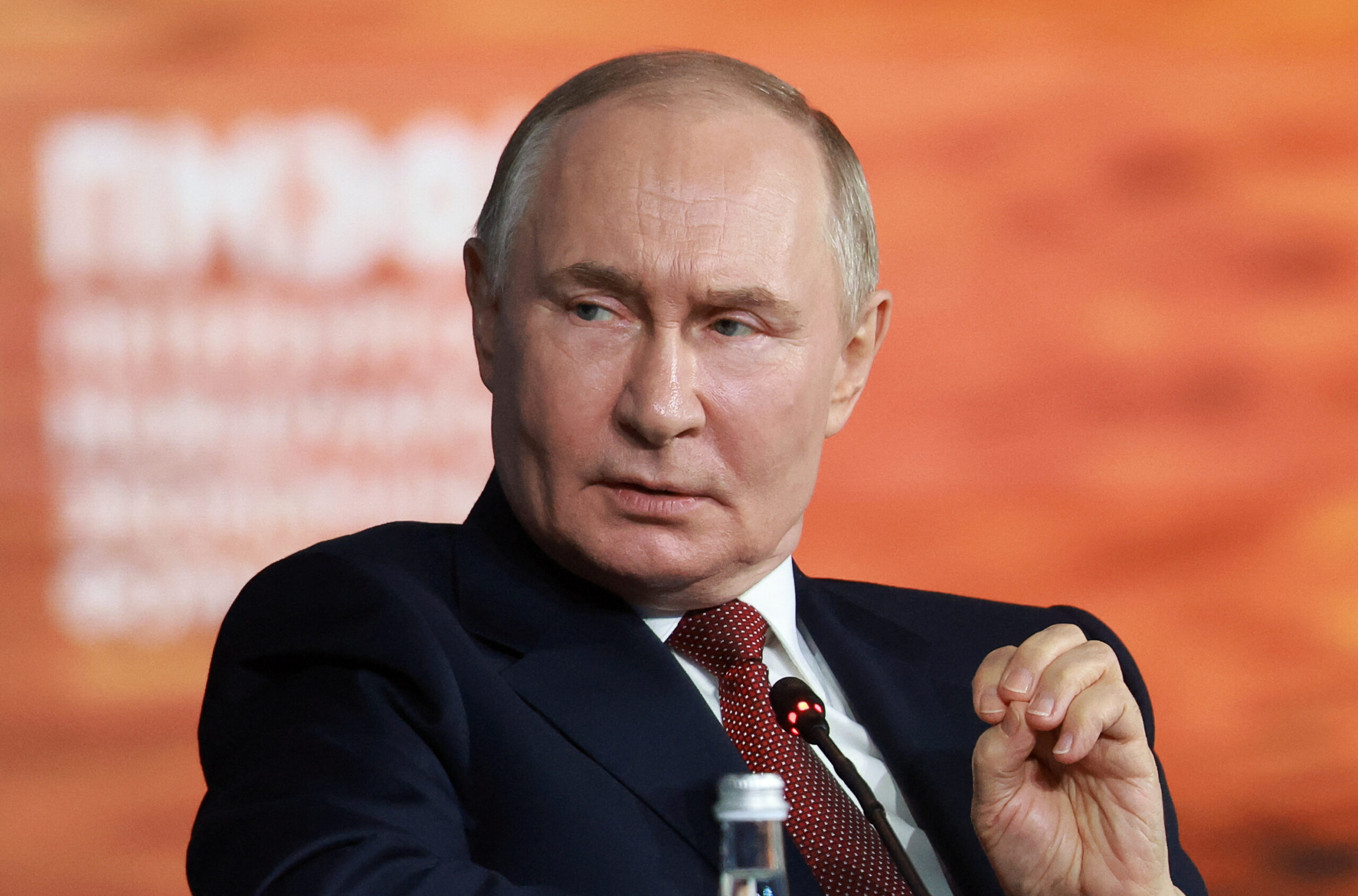 Putin: Yeni sanksiyalar Rusiya iqtisadiyyatına ciddi təsir göstərməyəcək