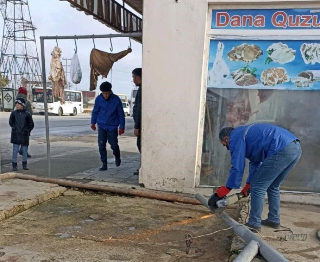 AQTA sanitar-gigiyenik normalara uyğun olmayan heyvan kəsimi və ət satışı fəaliyyəti ilə bağlı xəbərdarlıq edib - Şəkil 5