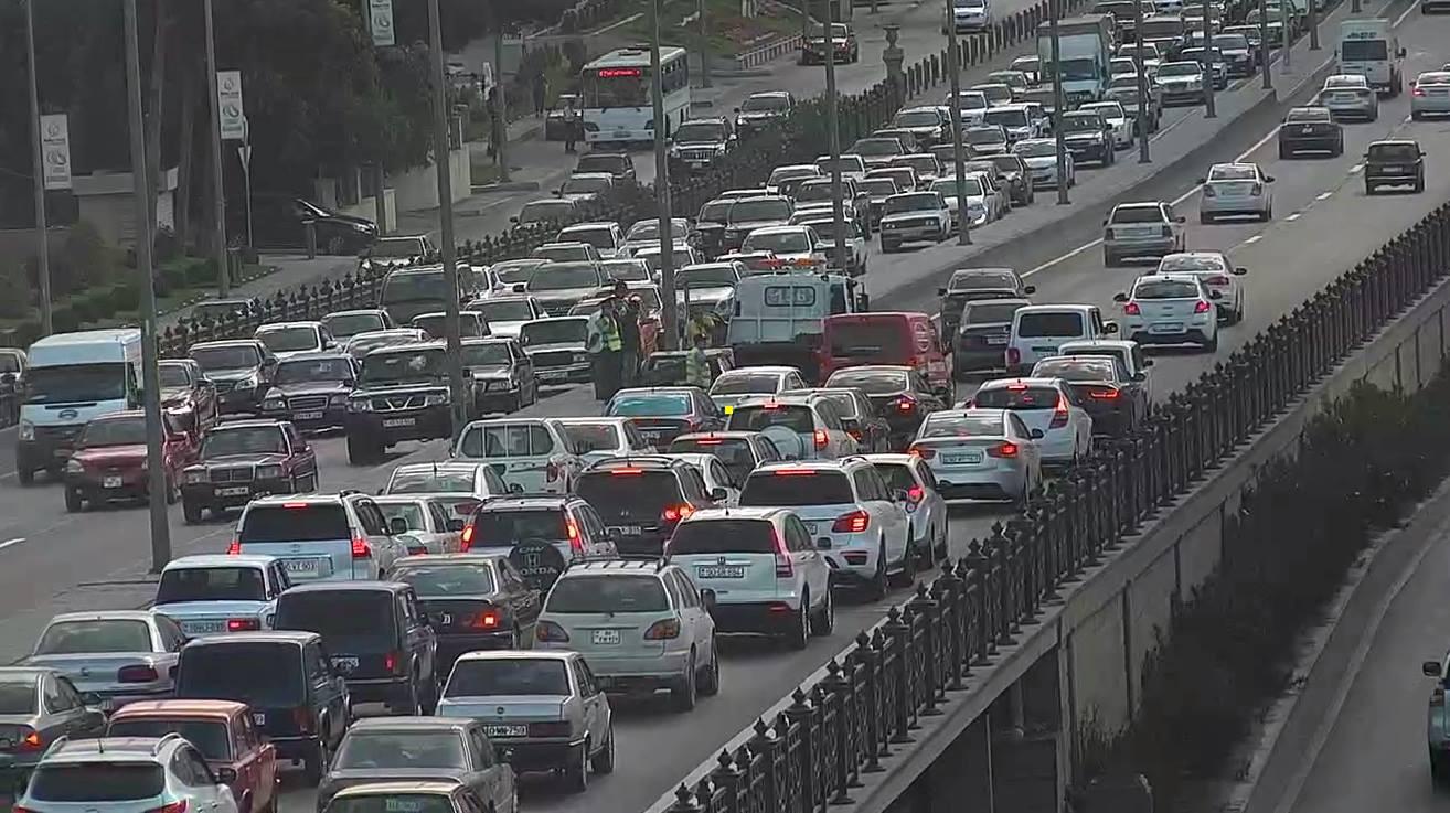 Hazırda Bakıda sıxlıq müşahidə olunan yollar açıqlanıb