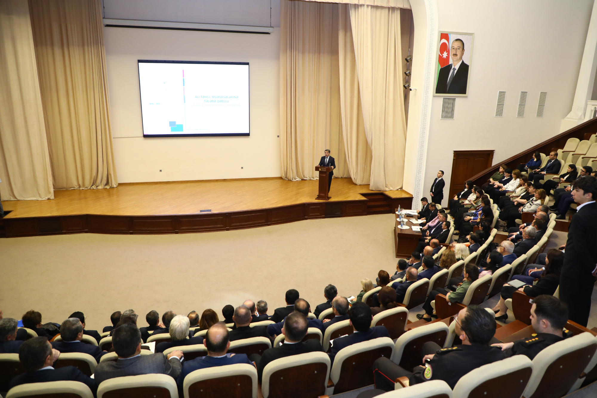 “Ali təhsil müəssisələrinə tələbə qəbulu: təhlil və proqnozlaşdırma” mövzusunda müzakirələr keçirilib - Şəkil 4