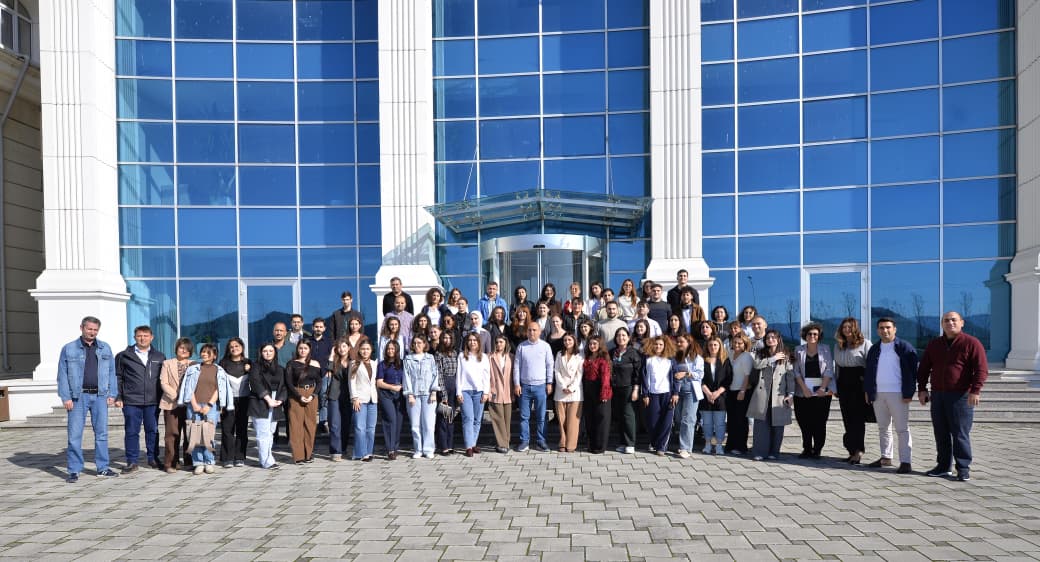 “Elm və təhsil yeniliklərinin media təqdimatı” mövzusunda təlim keçirilib - Şəkil 10