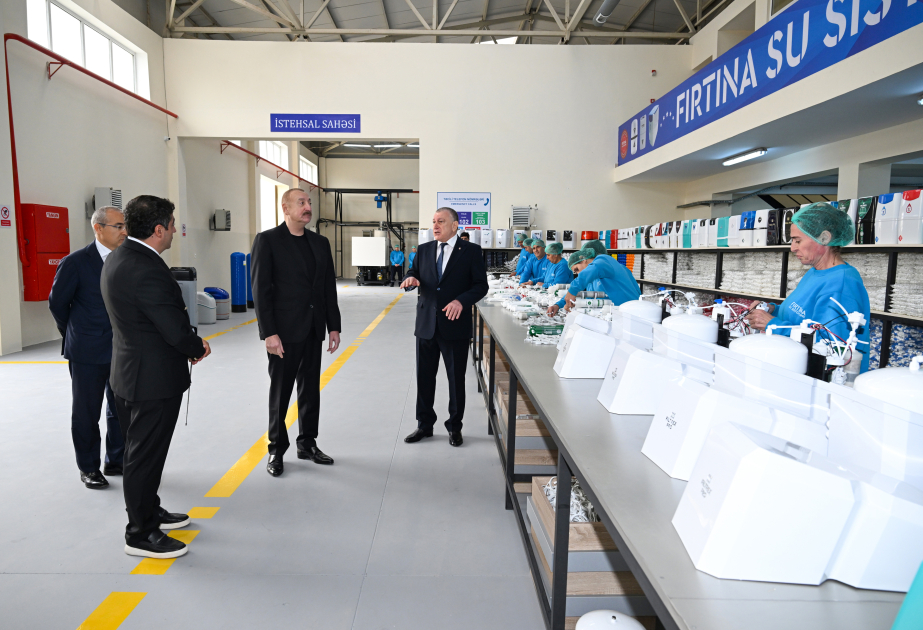 Prezident Sabirabadda su filtrlərinin istehsalı müəssisəsinin fəaliyyəti ilə tanış olub - Şəkil 1