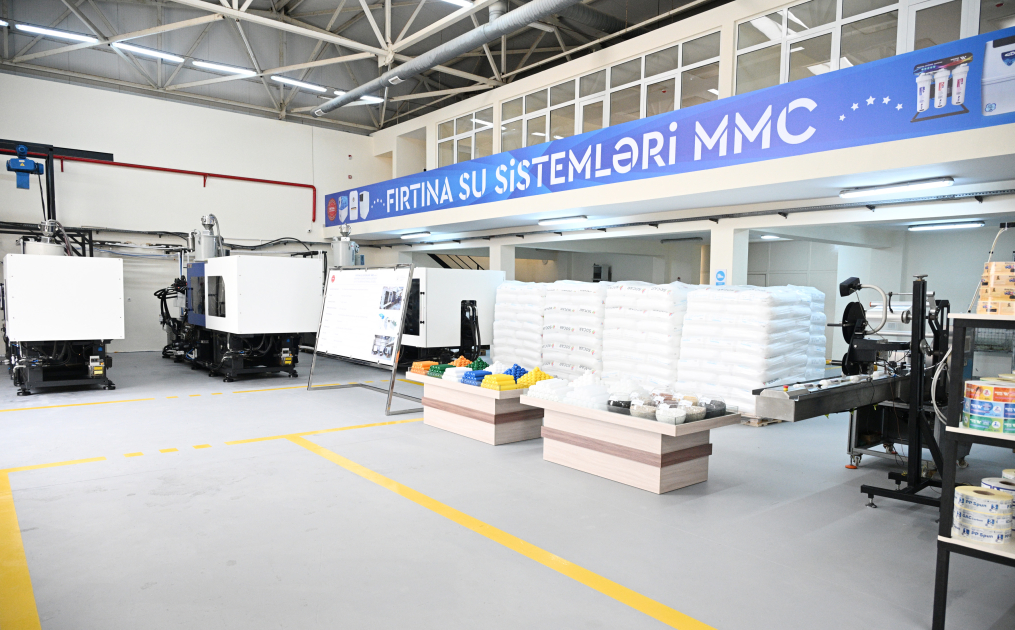 Prezident Sabirabadda su filtrlərinin istehsalı müəssisəsinin fəaliyyəti ilə tanış olub - Şəkil 8