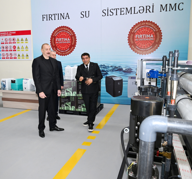 Prezident Sabirabadda su filtrlərinin istehsalı müəssisəsinin fəaliyyəti ilə tanış olub - Şəkil 11