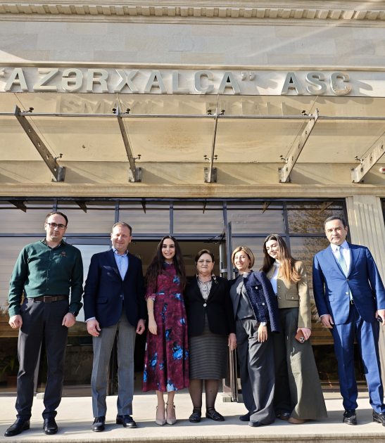 Leyla Əliyeva Şuşa məscidi üçün hazırlanan dünya xalçaçılıq tarixinin ən böyük dairəvi xalçası ilə tanış olub - Şəkil 8