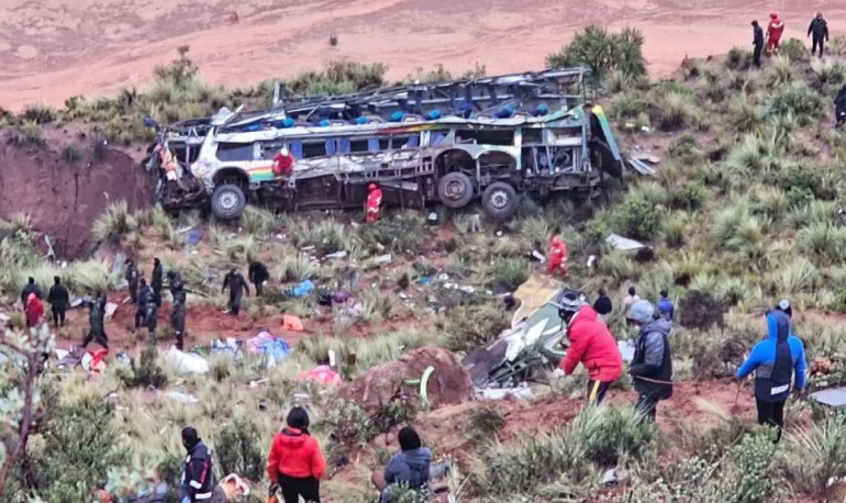 Boliviyada avtobus dərəyə düşüb, 16 nəfər ölüb