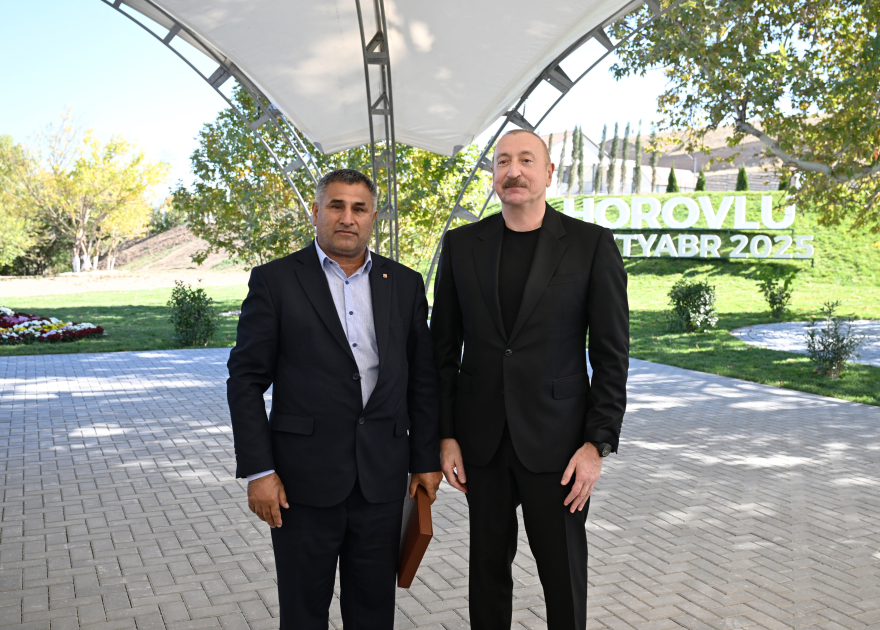 İlham Əliyev Cəbrayıl rayonunun Horovlu kəndinin sakinlərinə mənzillərin açarlarını təqdim edib - YENİLƏNİB - Şəkil 11