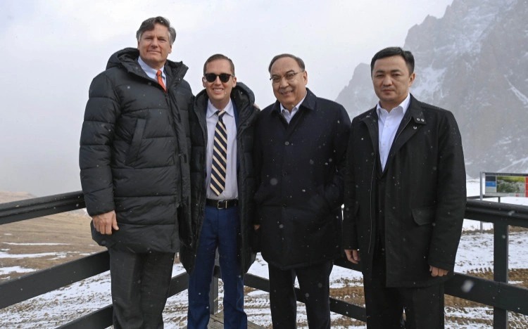 Trampın xüsusi nümayəndəsi və ABŞ dövlət katibinin müavininin Qazaxıstana səfər ediblər