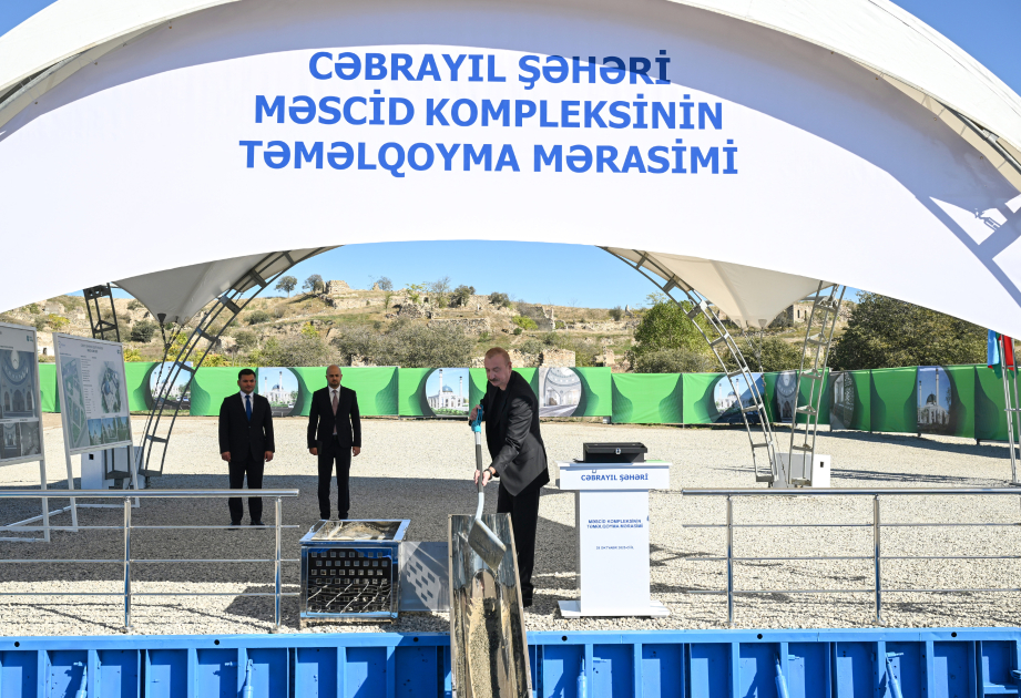 İlham Əliyev Cəbrayıl şəhər məscidinin təməlini qoyub - Şəkil 1