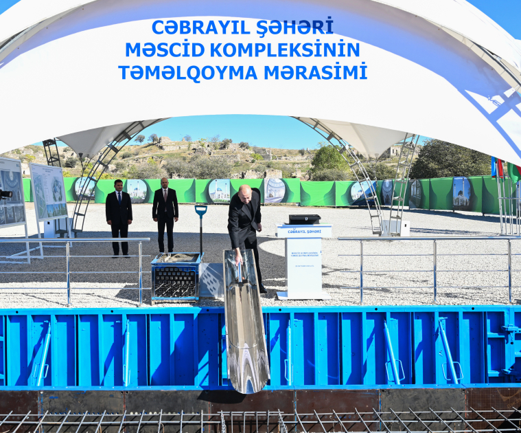 İlham Əliyev Cəbrayıl şəhər məscidinin təməlini qoyub - Şəkil 4