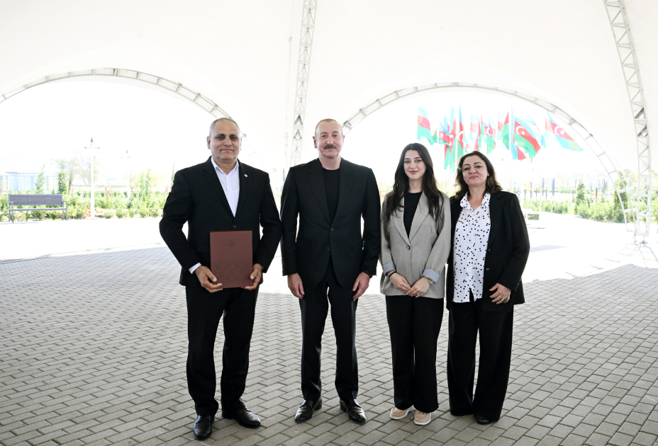 İlham Əliyev Zəngilanın Məmmədbəyli və Ağalı kəndlərinin sakinlərinə mənzillərin açarlarını təqdim edib - YENİLƏNİB - Şəkil 9