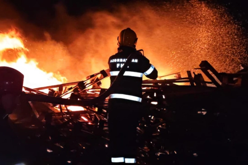 Taxtalar yığılan ərazidəki yanğın söndürülüb