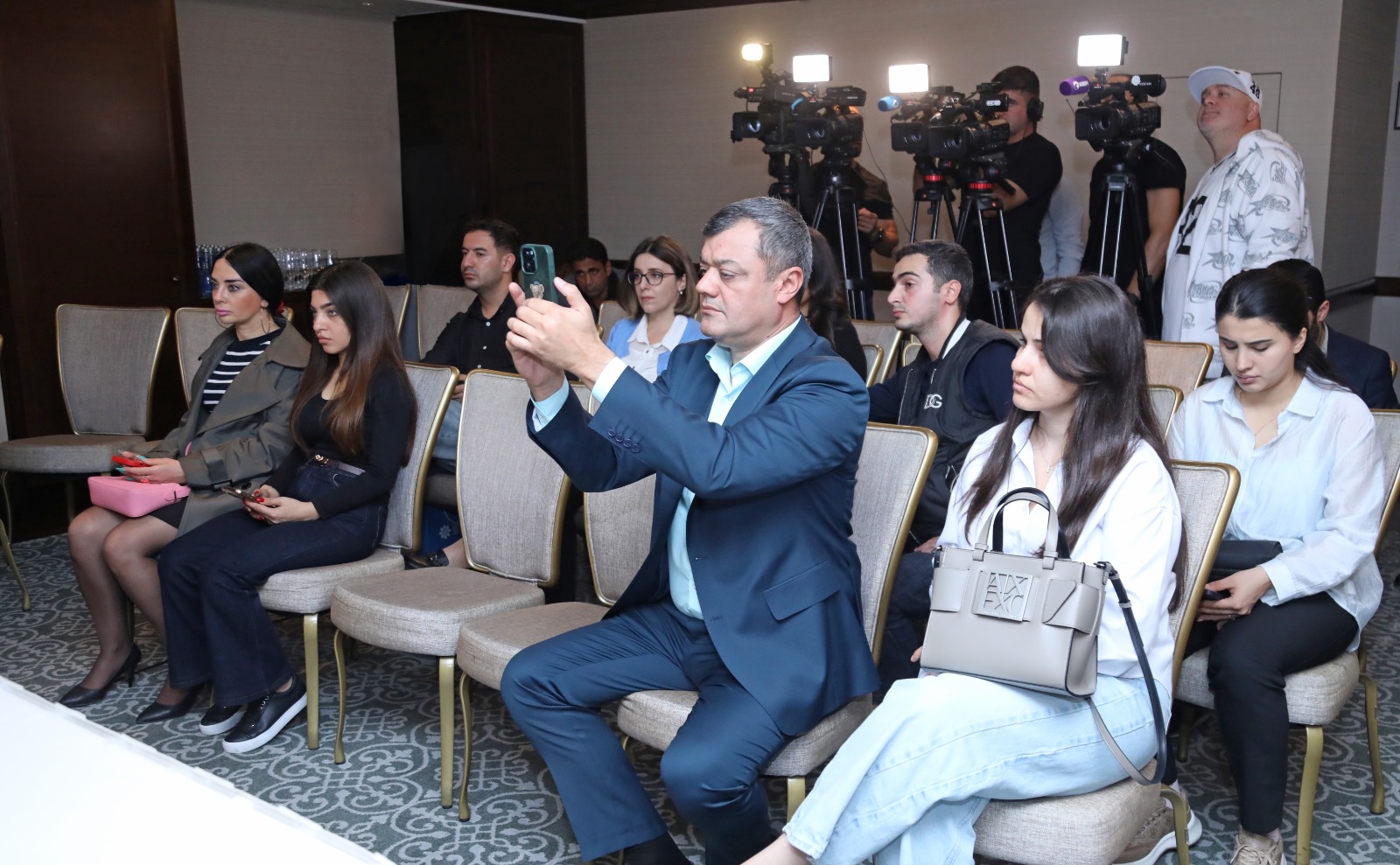 “Bolmart”ın rəhbəri yayılan məlumatlara aydınlıq gətirdi: mağazalarımız əvvəlki qaydada fəaliyyət göstərir - Şəkil 3