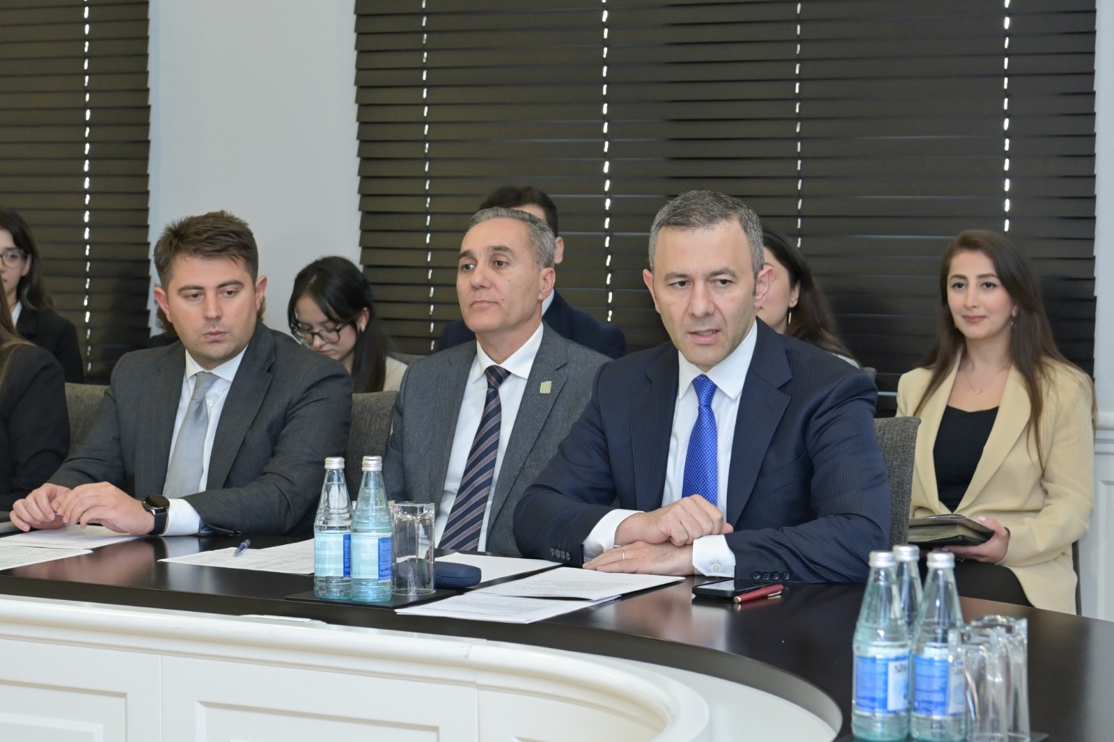 Emin Əmrullayev III “Maarifçi” tələbə-məzun təcrübə proqramının iştirakçıları ilə görüşüb - Şəkil 7