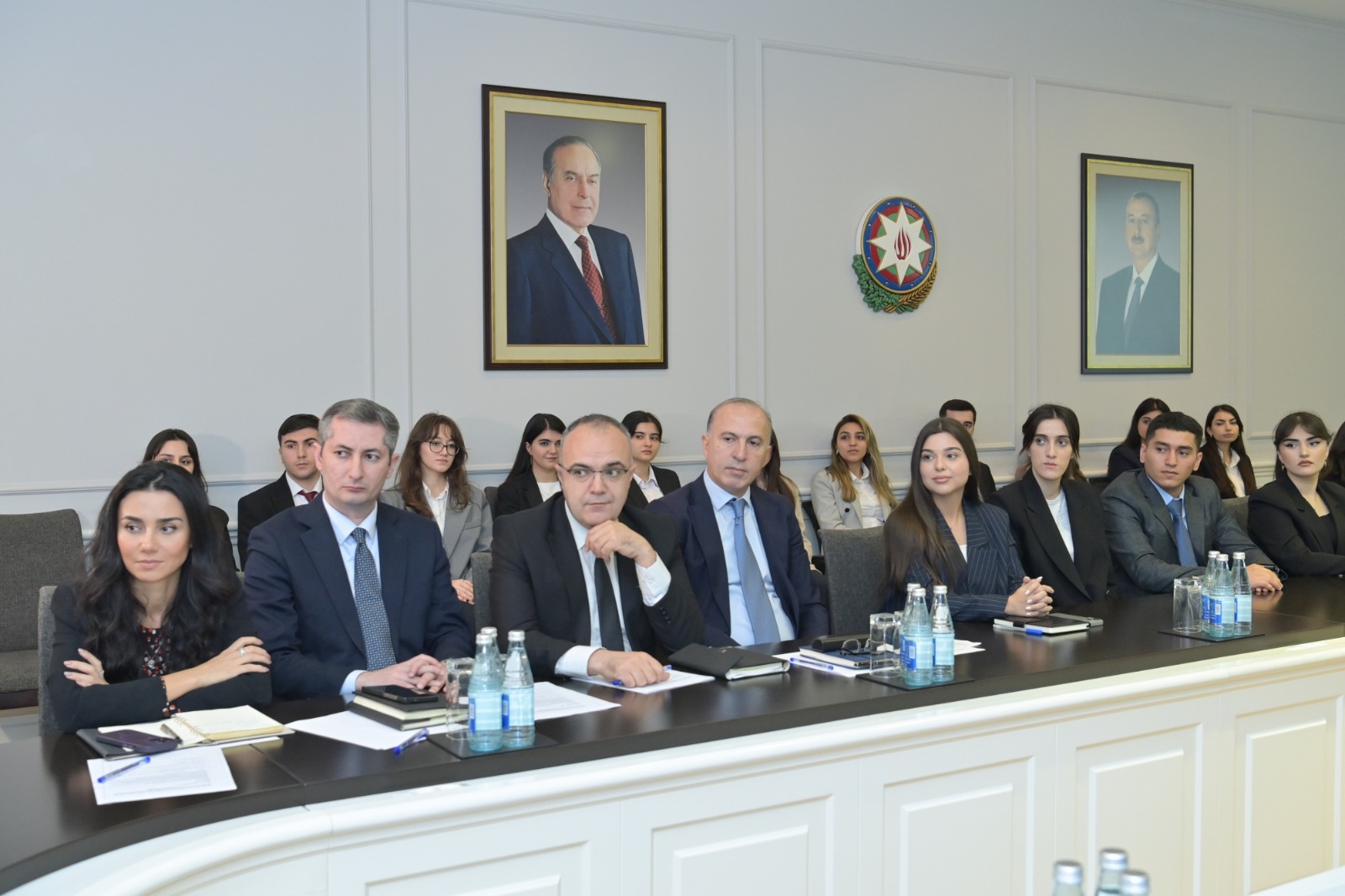 Emin Əmrullayev III “Maarifçi” tələbə-məzun təcrübə proqramının iştirakçıları ilə görüşüb - Şəkil 8