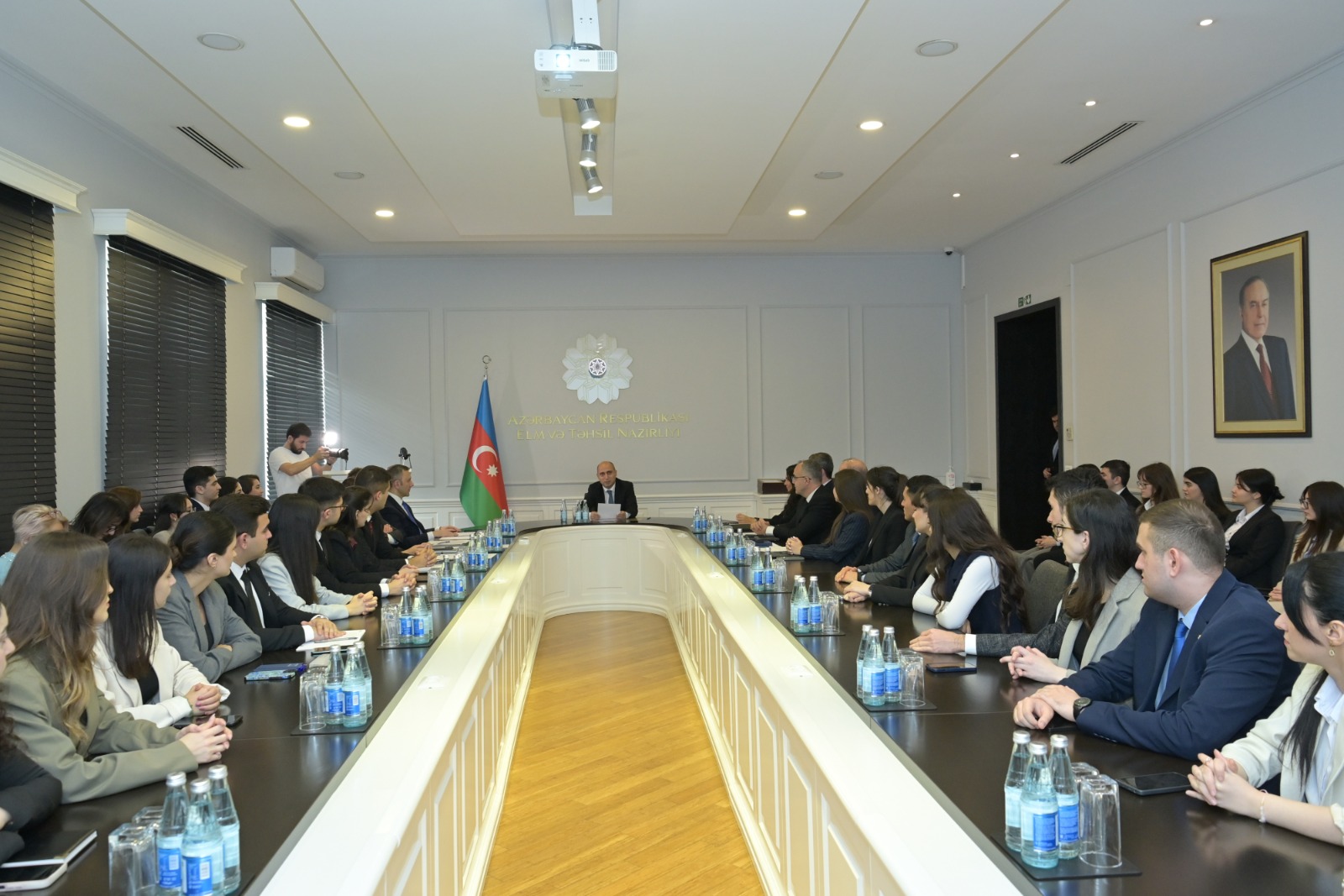 Emin Əmrullayev III “Maarifçi” tələbə-məzun təcrübə proqramının iştirakçıları ilə görüşüb - Şəkil 3