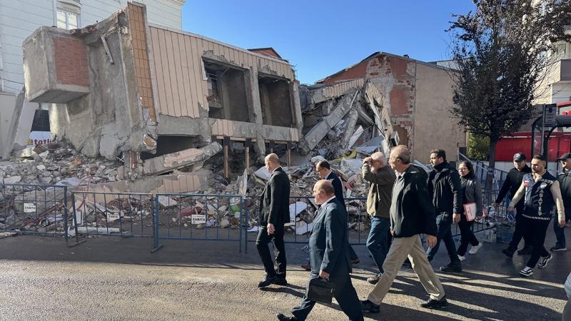 Türkiyədə binanın çökməsi nəticəsində bir ailənin dörd üzvü ölüb