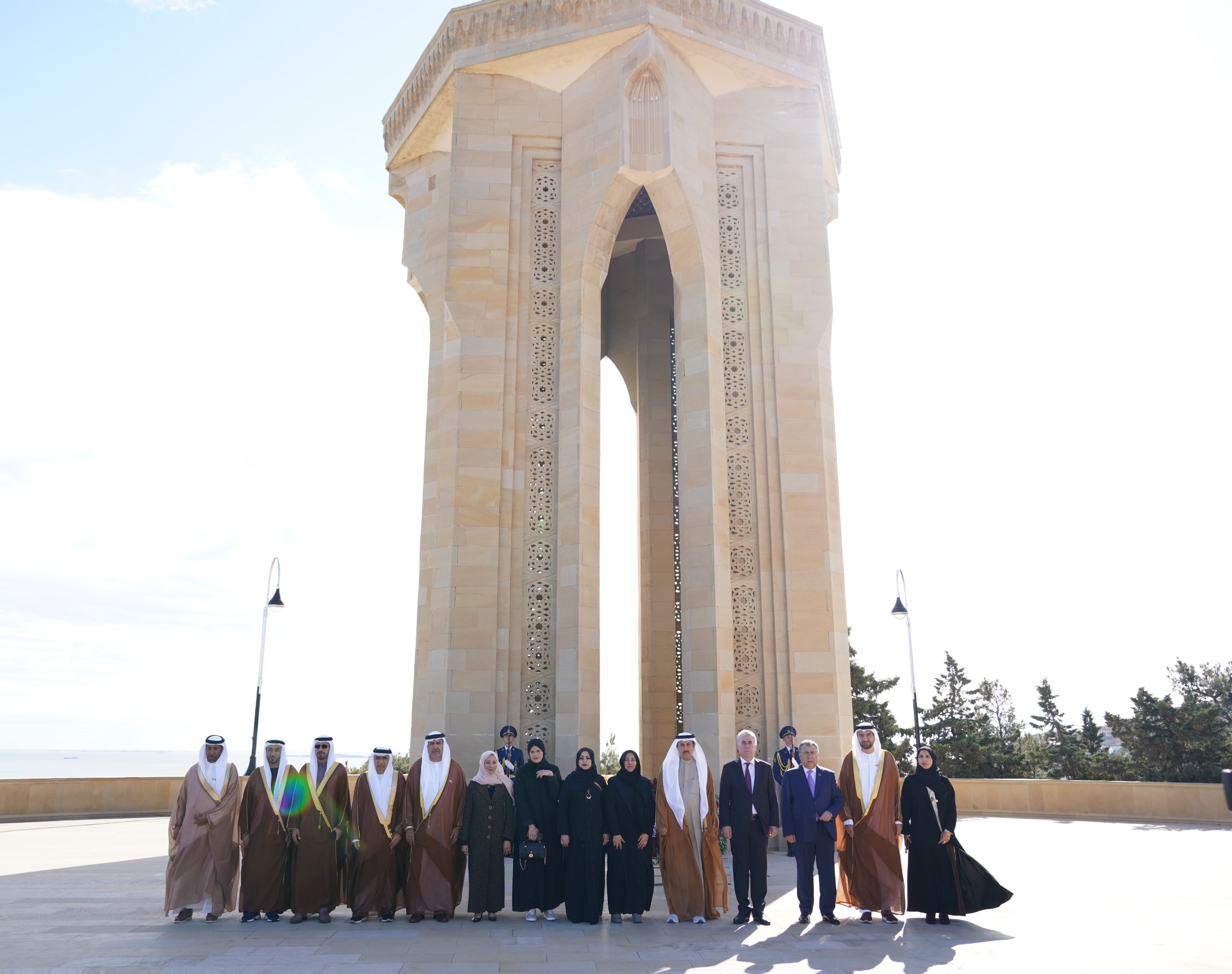 BƏƏ Federal Milli Şurasının sədri Fəxri xiyabanı və Şəhidlər xiyabanını ziyarət edib - Şəkil 12