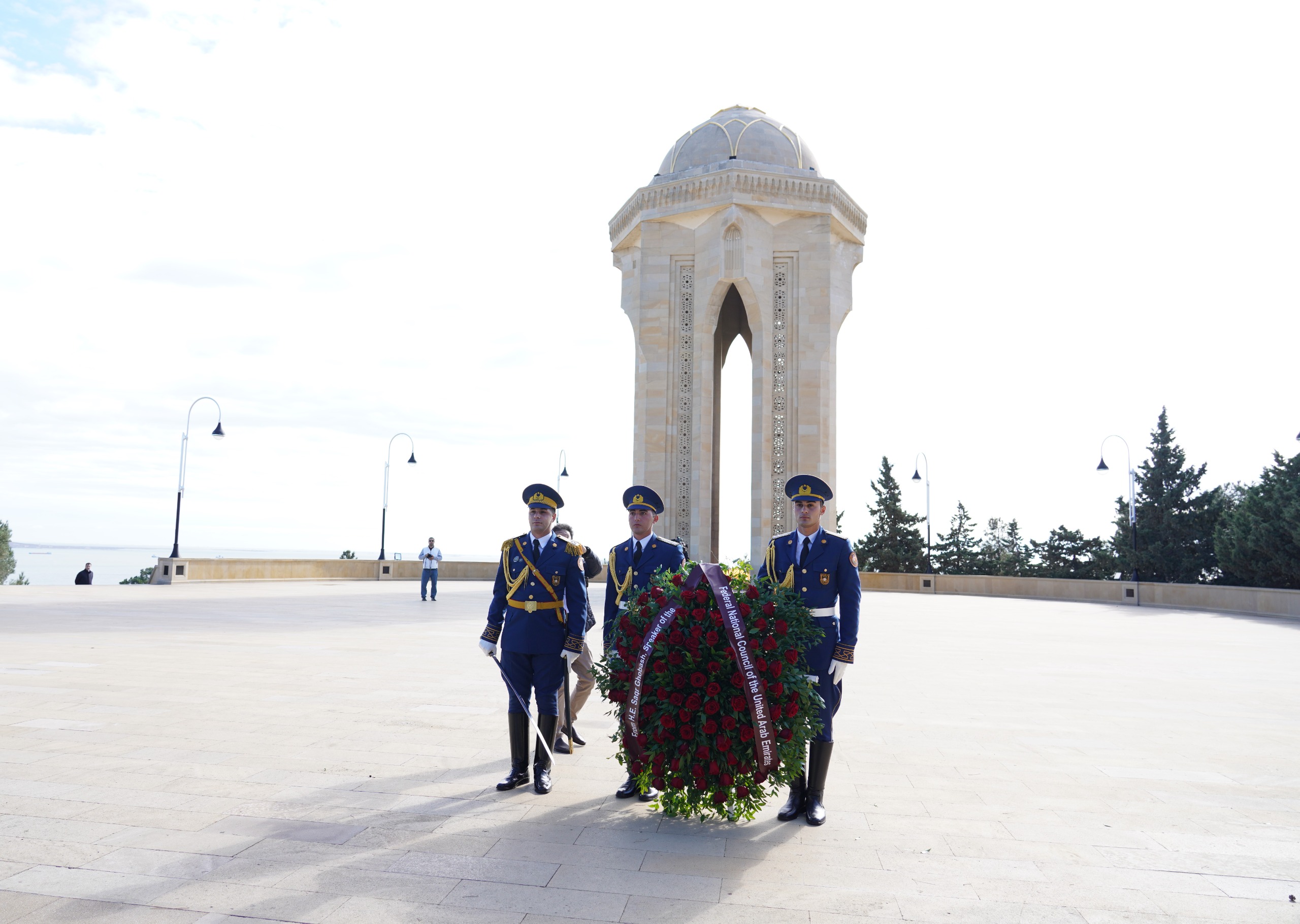 BƏƏ Federal Milli Şurasının sədri Fəxri xiyabanı və Şəhidlər xiyabanını ziyarət edib - Şəkil 11