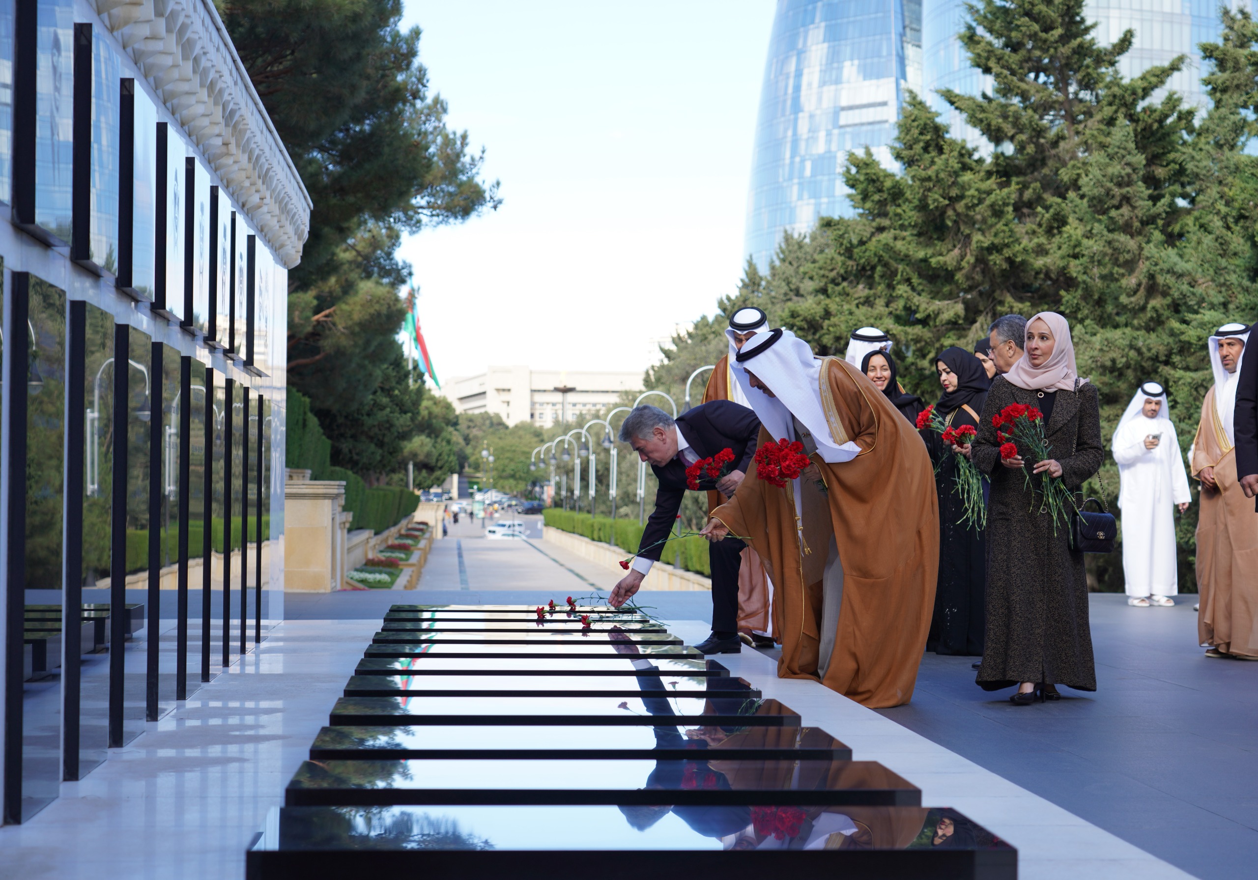 BƏƏ Federal Milli Şurasının sədri Fəxri xiyabanı və Şəhidlər xiyabanını ziyarət edib - Şəkil 10