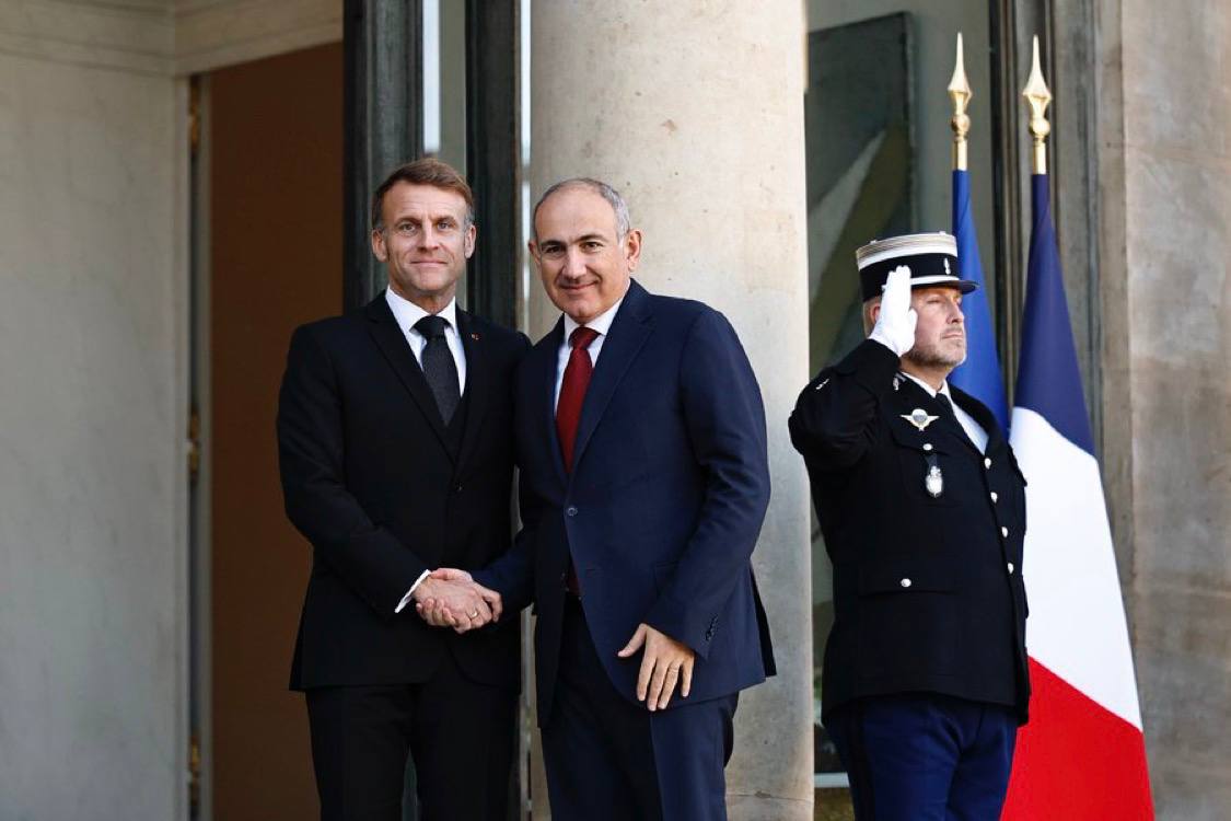 Paşinyan Makronla görüşüb