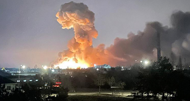 Kiyevdə poçtda partlayış olub