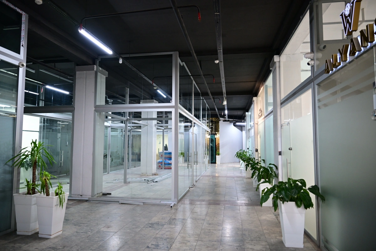 "Moskva" univermağının binasında qanunsuz təmir işləri aparılıb - Şəkil 4