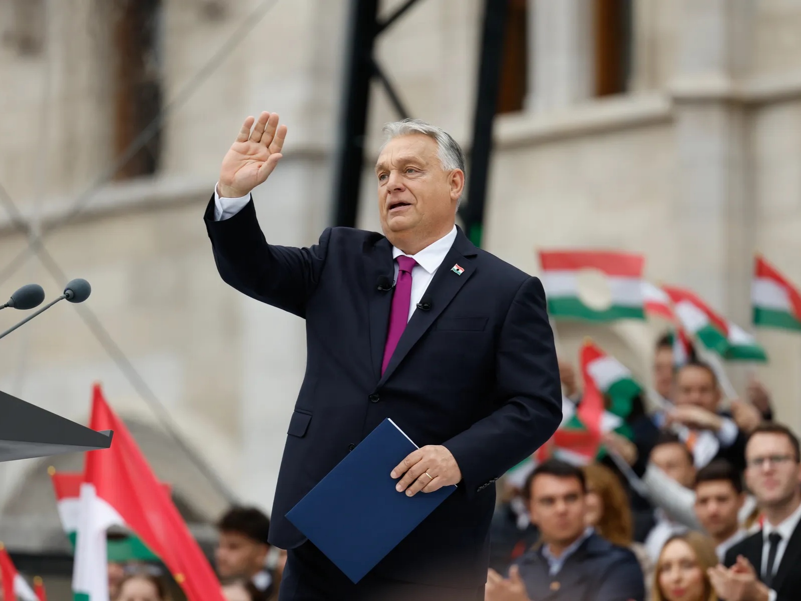 Viktor Orban Trampla görüşdə Rusiya enerji sanksiyalarına istisnalar tələb edəcək