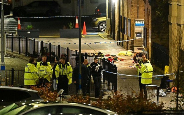 İngiltərədə qatarda kütləvi bıçaqlanma olub