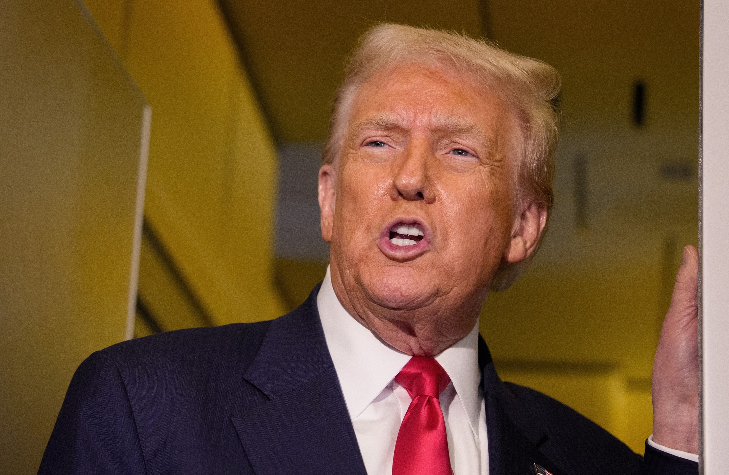 Tramp Ukraynadakı münaqişənin tezliklə həll oluna biləcəyinə inanır