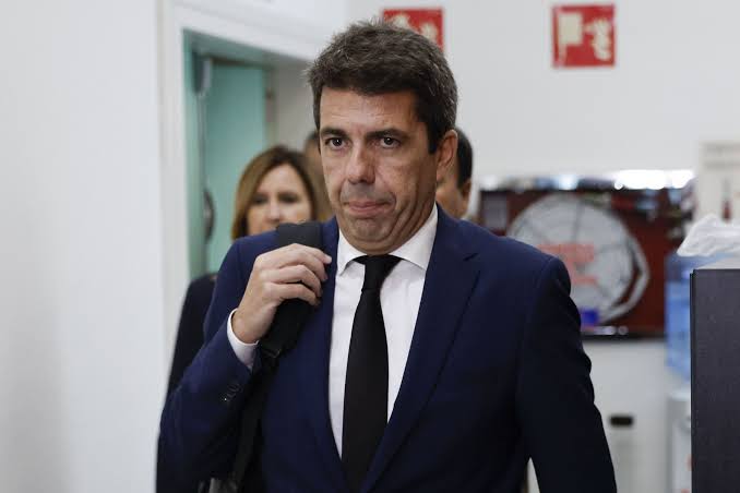 Valensiya meri bir ildən sonra sel qurbanlarına görə istefa verib