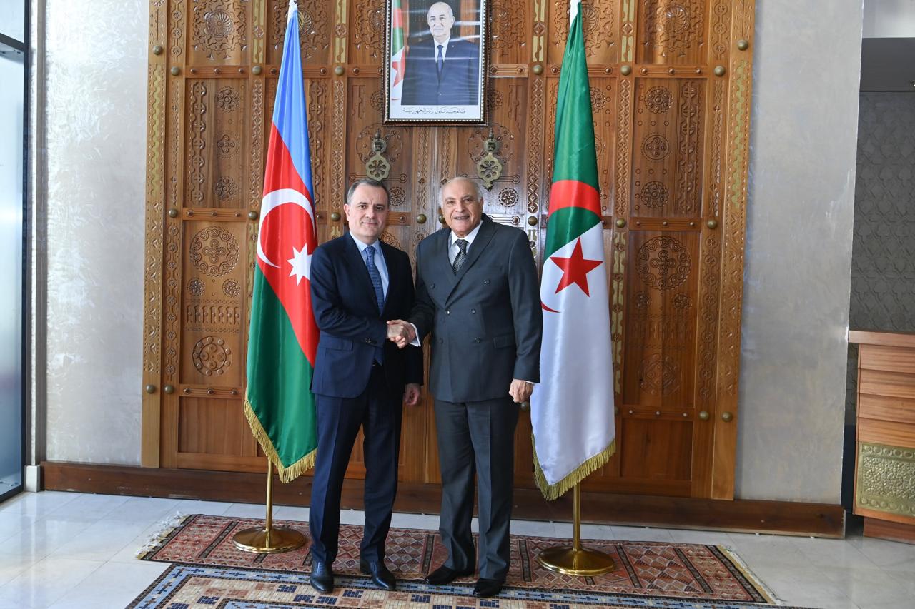 Azərbaycan və Əlcəzair XİN rəhbərləri görüşüb