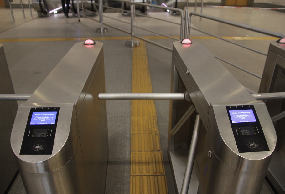 Bakı metrosunun bütün stansiyalarında yeni ödəniş üsulu tətbiq edilib