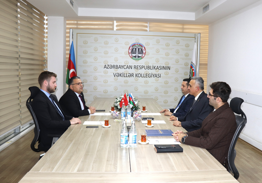 Vəkillər Kollegiyasının sədri Eskişehir Barosunun rəhbəri ilə görüşüb