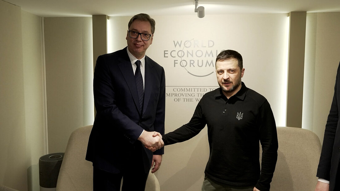 Zelenski serbiyalı həmkarı ilə danışıb