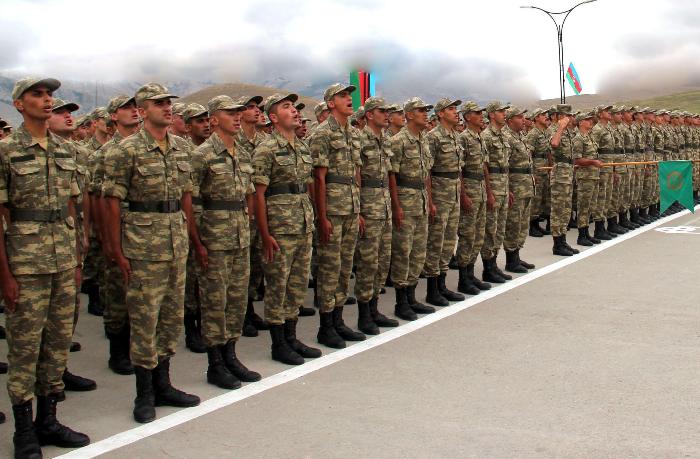 Azərbaycanda əsgərlər xüsusi telefonlar ala biləcək