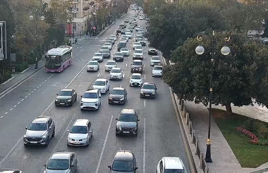 Bakıda hazırda sıxlıq müşahidə olunan yollar açıqlanıb 