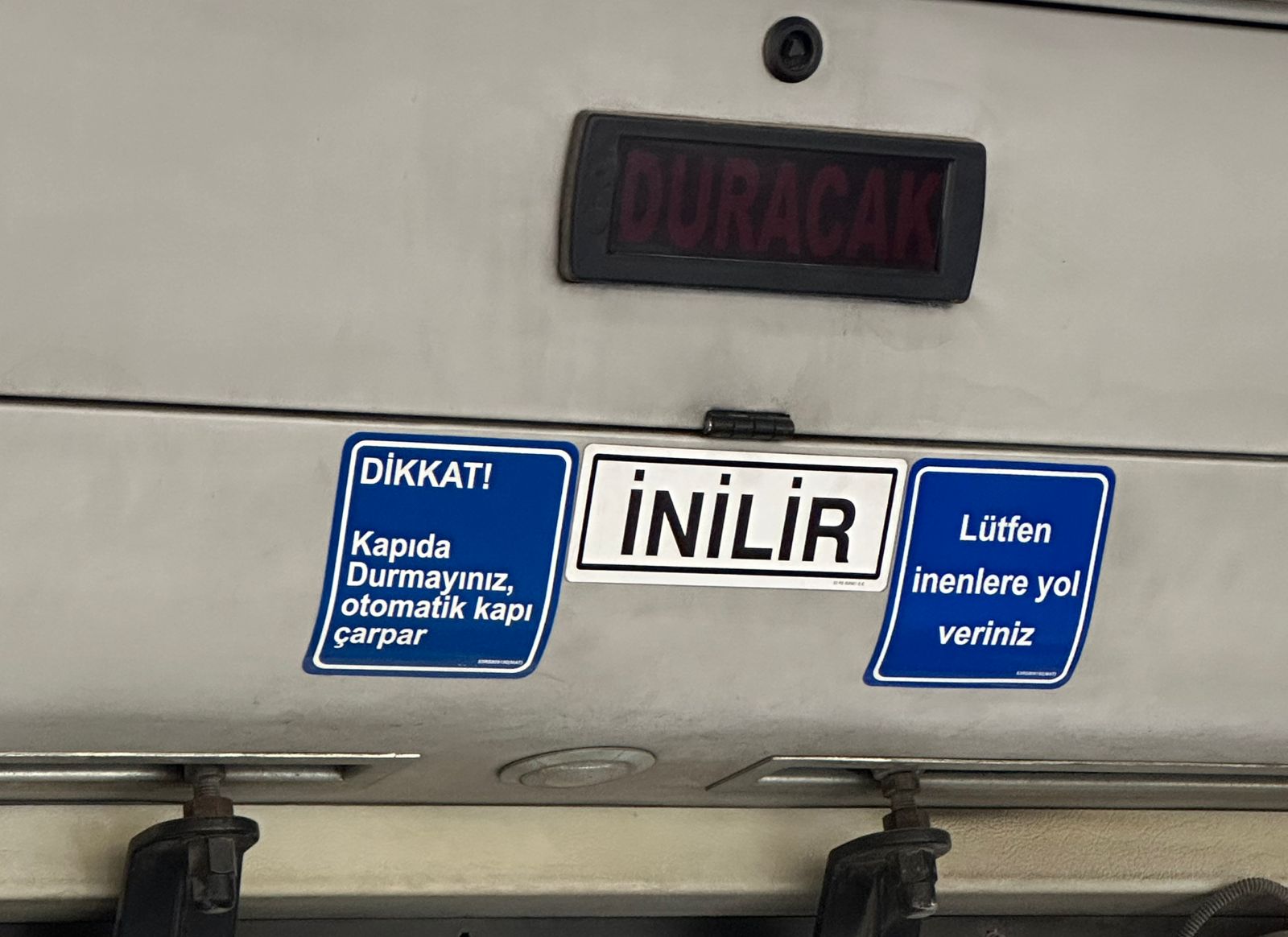 Şirkət: Avtobuslarda türk dilində olan elanların hamısı dəyişdiriləcək